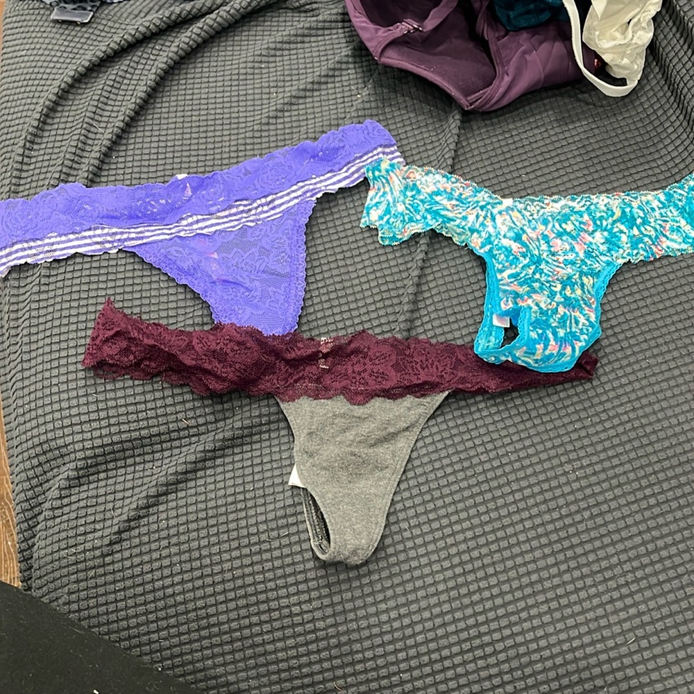 Size M PINK thongs